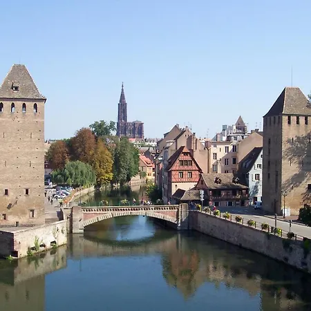 Готель Hotelf1 Pont De L'europe *